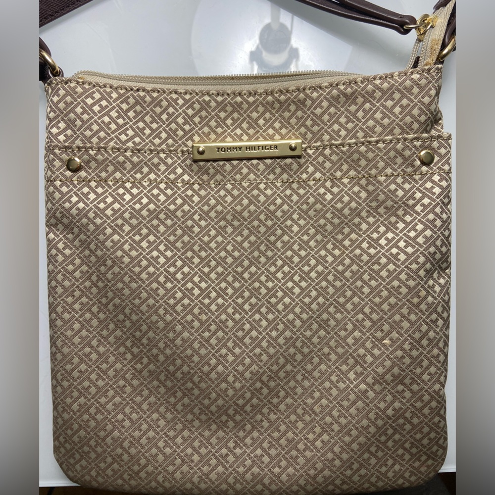 Tommy Hilfiger Small Brown Tan Purse
Handbag Bag With Shoulder Strap